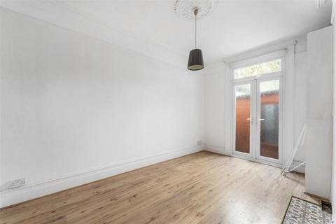 1 bedroom flat for sale, Kidderminster Road, Croydon