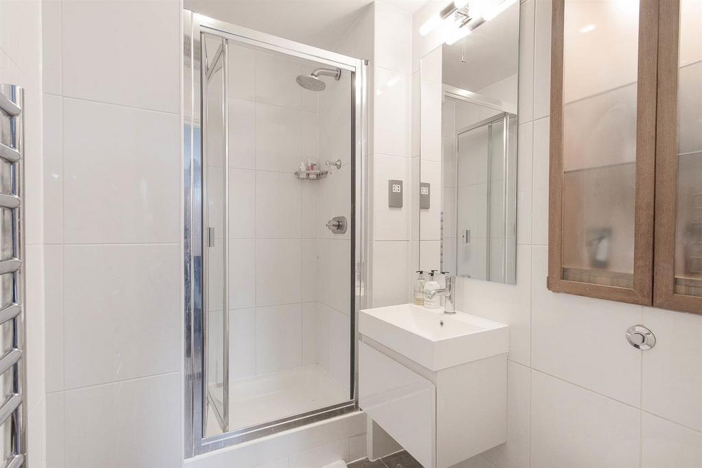 Bathroom 1.jpg