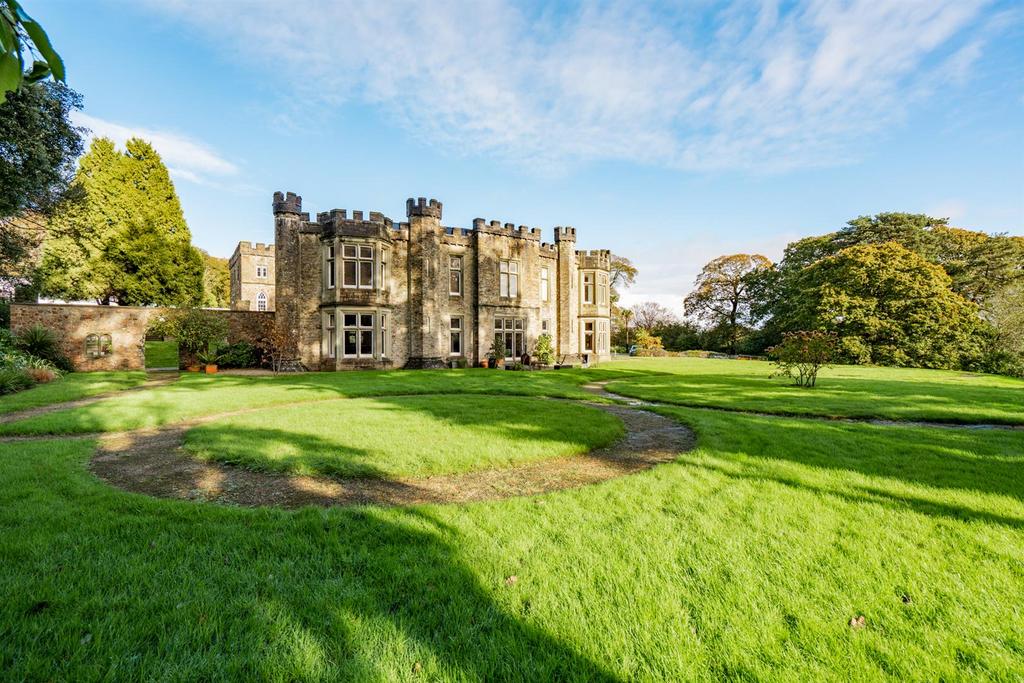 A page   17 Clyne Castle - Web-41.jpg