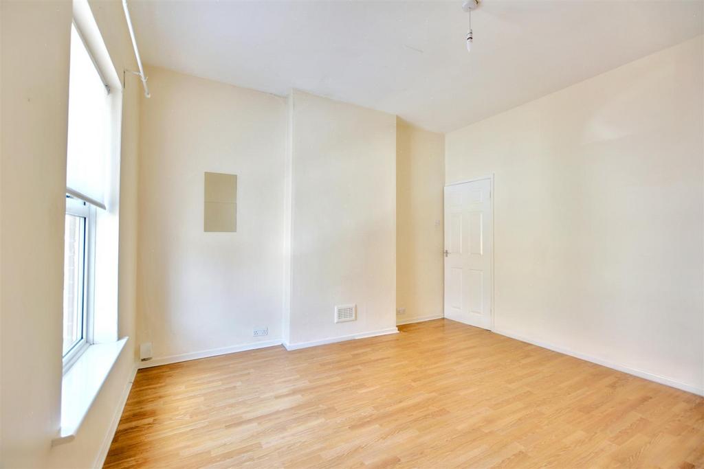 Bedroom 1 2.jpeg