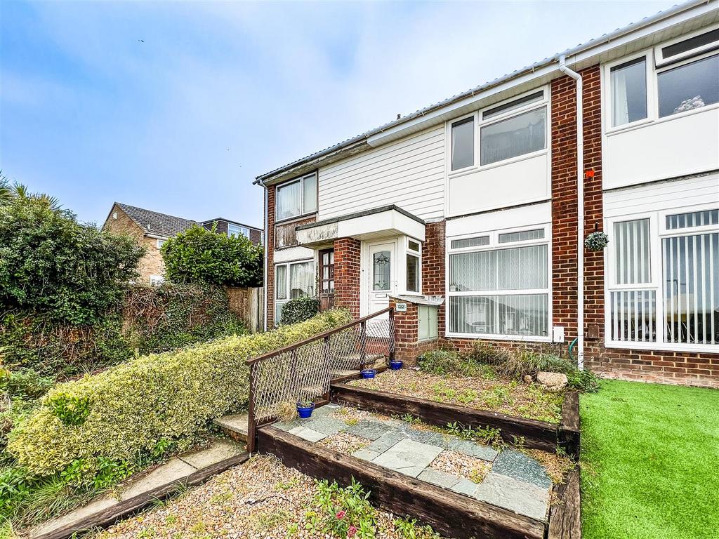 Dore Avenue, Portchester, 2 bed terraced house for sale £250,000