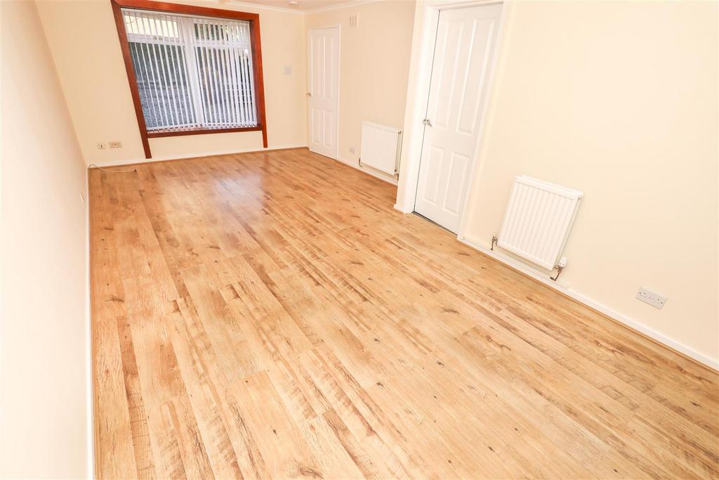 Ivanhoe Drive, Glenrothes 2 bed terraced house £94,995