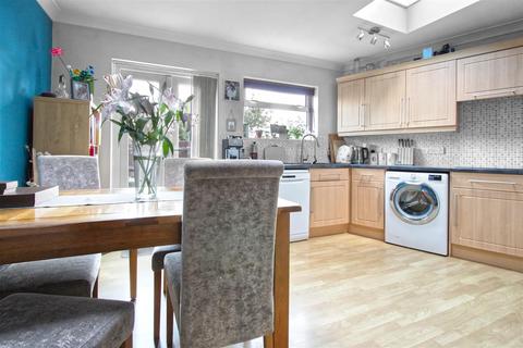 22 Clarendon Road, Cheshunt, Waltham Cross, EN8 9DJ