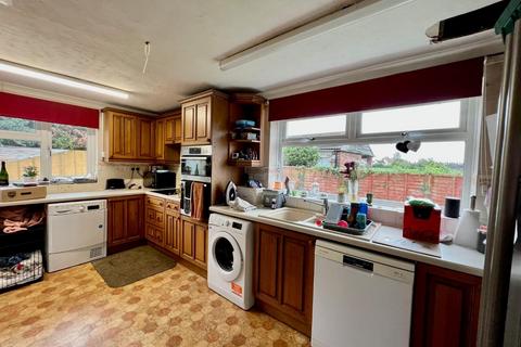 15 Berkeley Close, Charfield, Wotton-under-edge, GL12 8TE