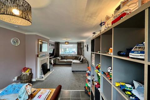 15 Berkeley Close, Charfield, Wotton-under-edge, GL12 8TE