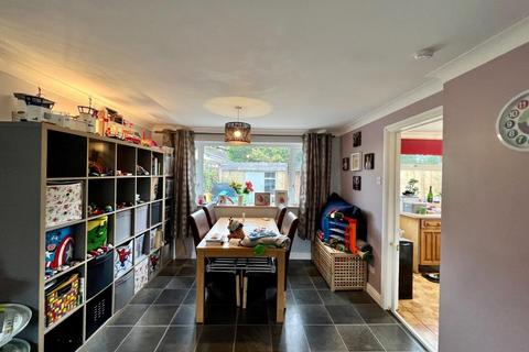 15 Berkeley Close, Charfield, Wotton-under-edge, GL12 8TE