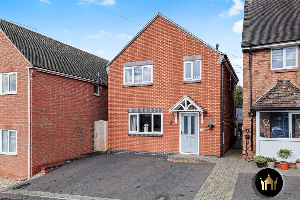 Crompton Avenue, BidfordOnAvon 3 bed detached house for sale £280,000