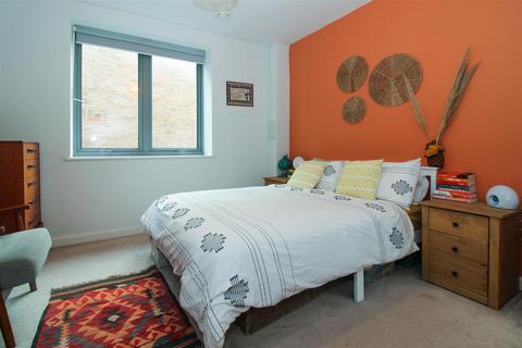 2 bedroom flat for sale - Fenton Road, London