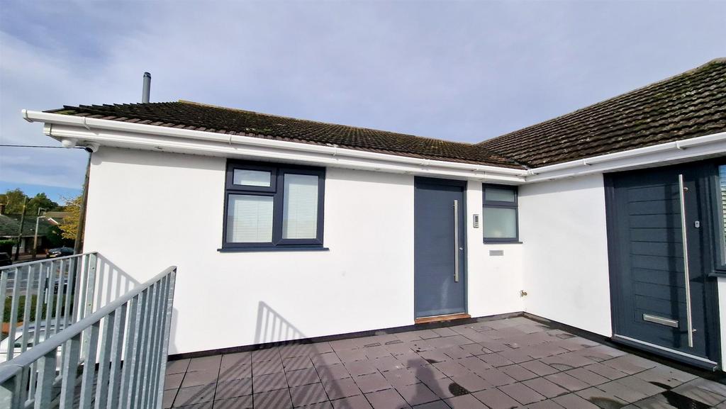 Maldon Road, Danbury 2 bed apartment £950 pcm (£219 pw)