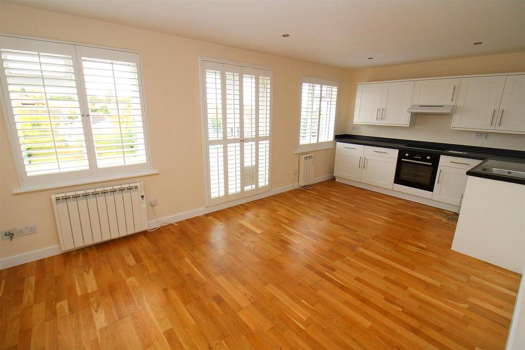 Maldon Road, Danbury 2 bed apartment £950 pcm (£219 pw)