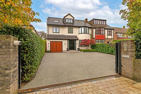 58 Batchwood Drive, St Albans, AL3 5SA