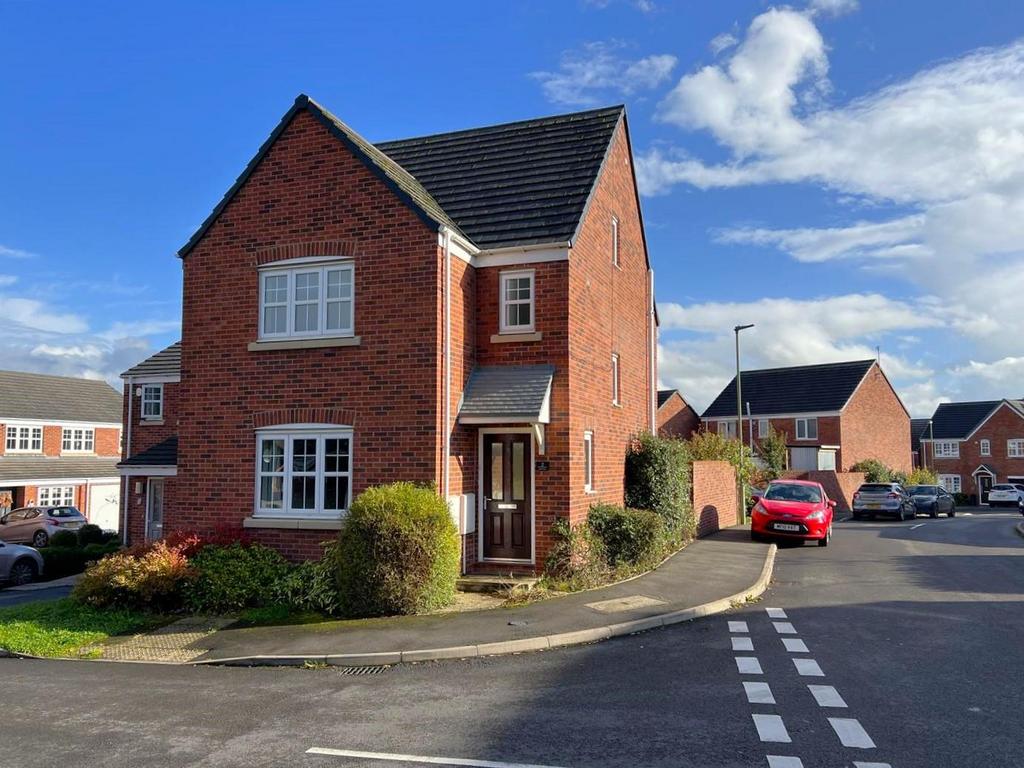 Windlass Drive, Ellesmere. 4 bed detached house for sale £270,000