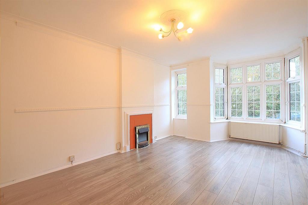 Hanger Lane, Ealing W5 Studio - £1,300 pcm (£300 pw)