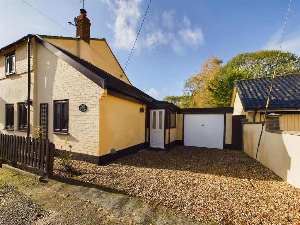 School Road, Bradenham 3 bed semidetached house for sale £290,000
