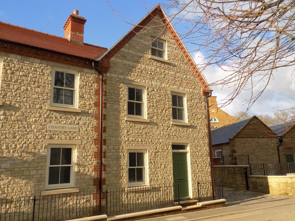 Chantry Lane, Towcester 4 bed end of terrace house to rent £1,425 pcm