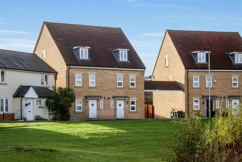 Grable Avenue, Oxley Park, Milton Keynes 4 bed semidetached house for