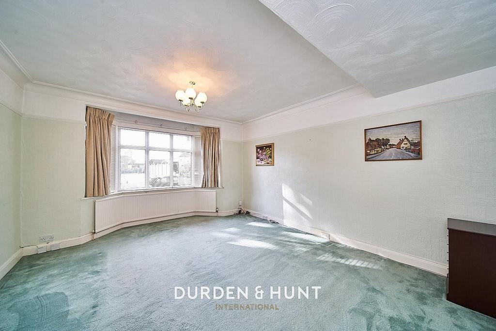 Osborne Road, Hornchurch, RM11 4 bed semidetached house for sale £