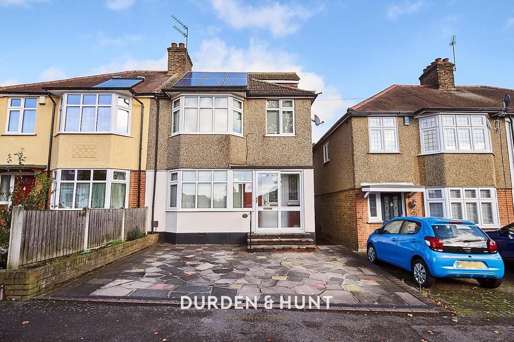 Osborne Road, Hornchurch, RM11 4 bed semidetached house for sale £