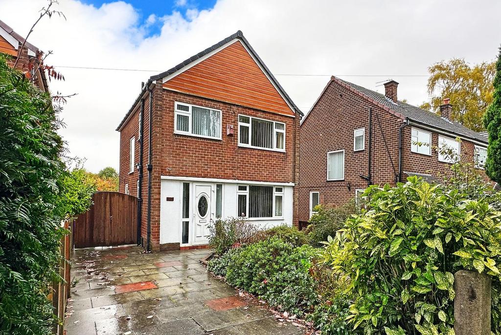 Wendover Road, Brooklands 3 bed detached house for sale £390,000