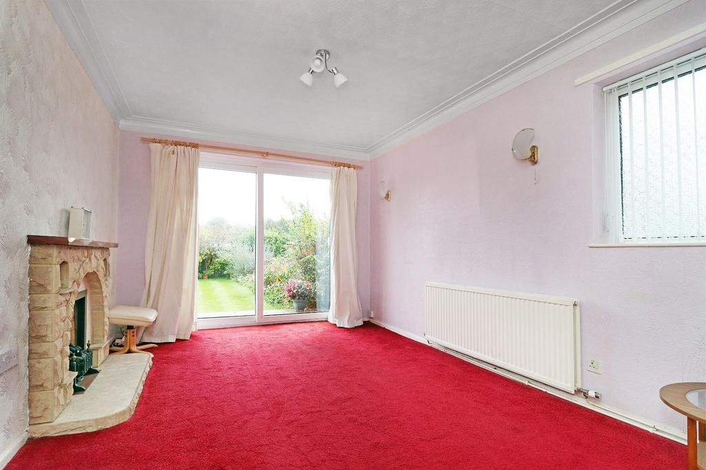 Wendover Road, Brooklands 3 bed detached house for sale £390,000