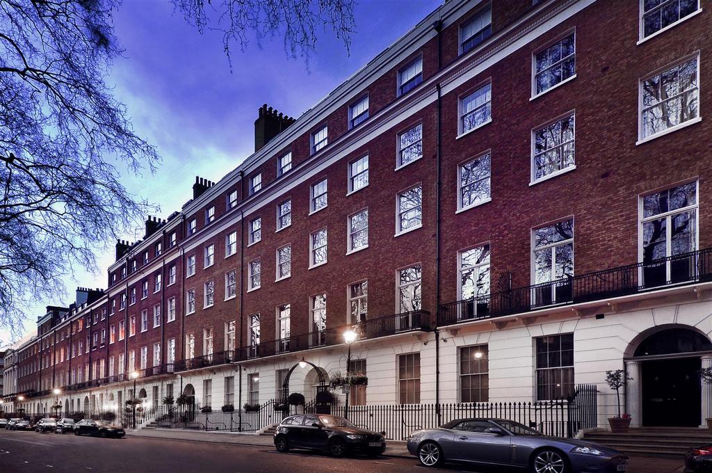 19-20-Ellerton-House-Night-Shot Reverse.jpg