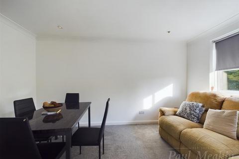 2 bedroom maisonette for sale, Swallowdale, Selsdon, Surrey