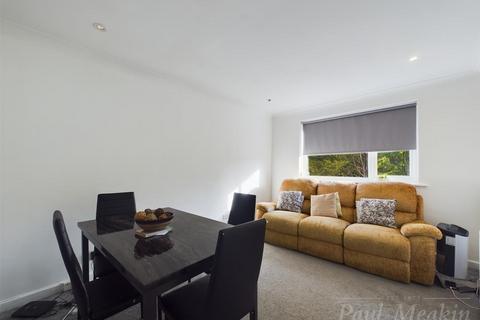 2 bedroom maisonette for sale, Swallowdale, Selsdon, Surrey