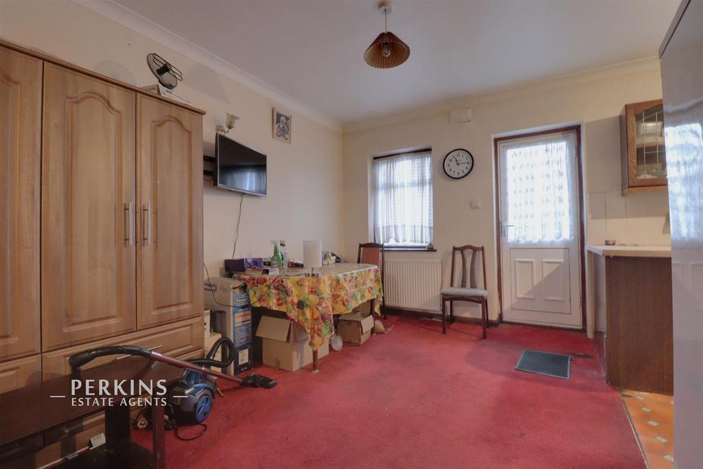 Kitchen2.jpg