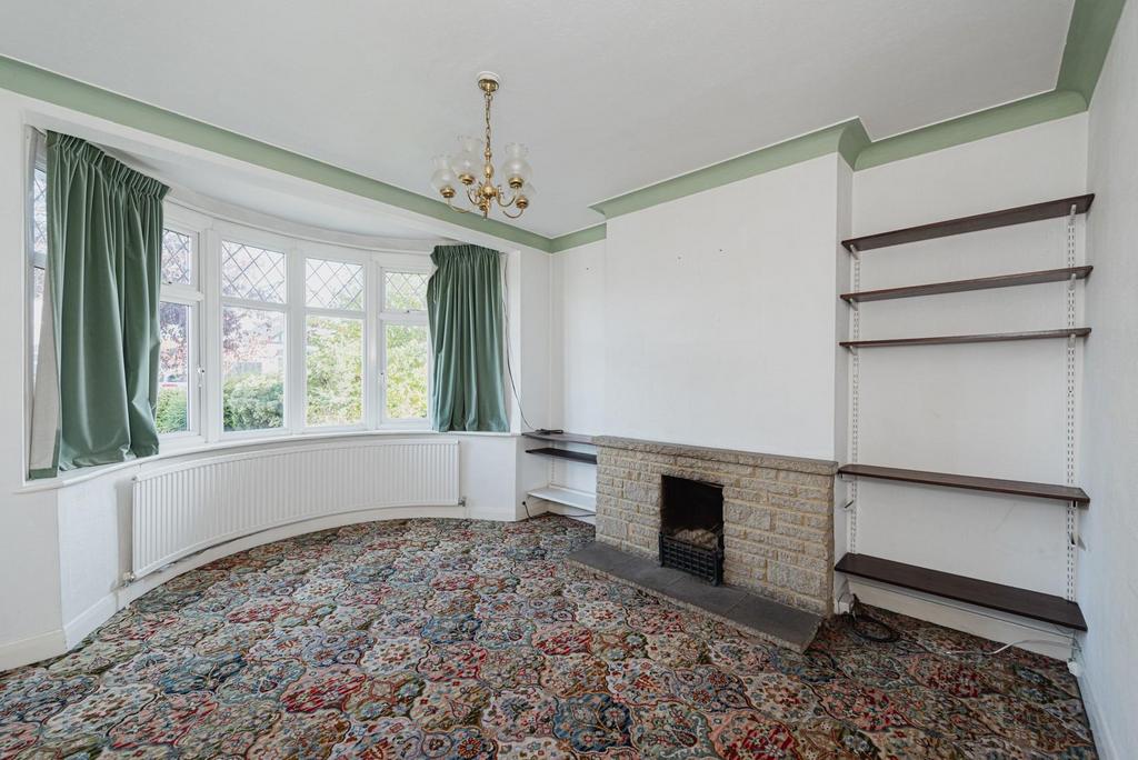 Seaforth Gardens, Stoneleigh 3 bed semidetached house for sale £635,000