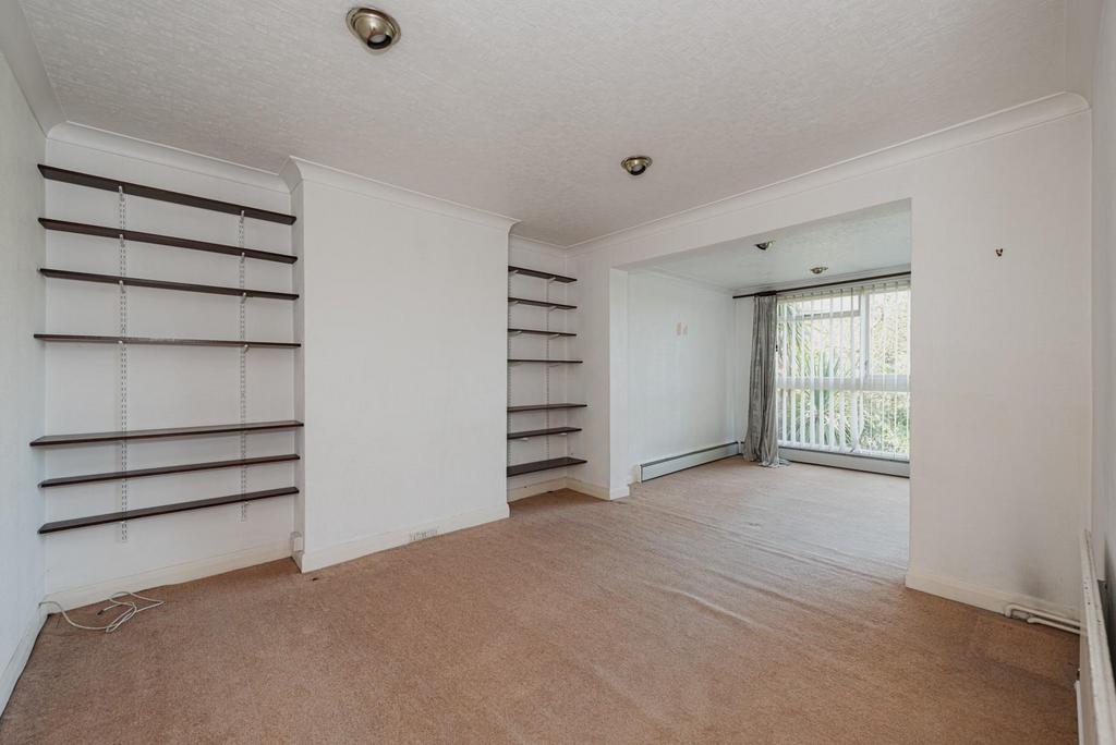 Seaforth Gardens, Stoneleigh 3 bed semidetached house for sale £635,000