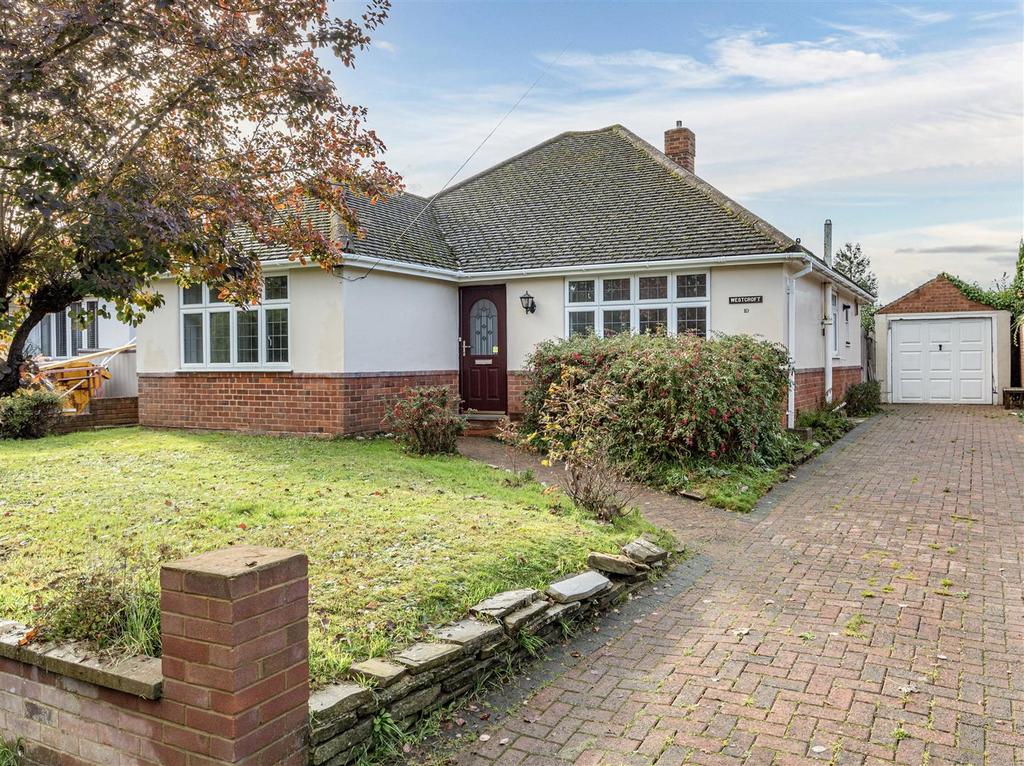 Old Road, Row Town, Addlestone 3 bed detached bungalow for sale £550,000