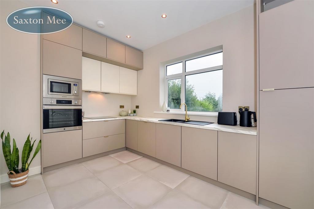 Kitchen 1.jpg