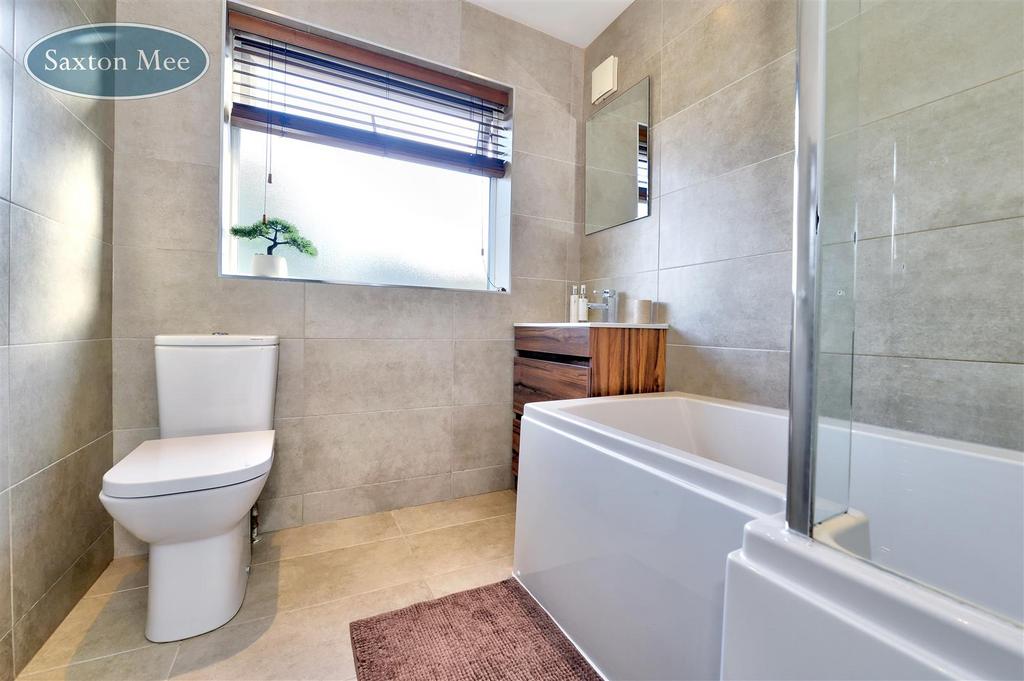 Bathroom 1.jpg