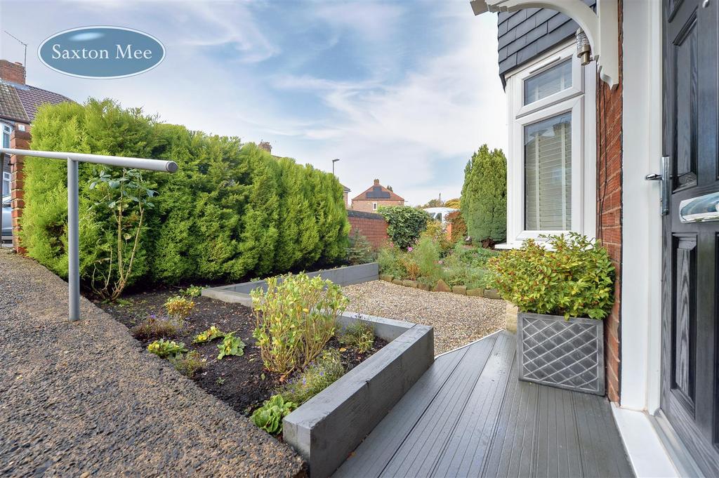 Front garden.jpg