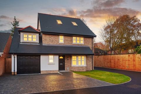5 bedroom detached house for sale, The Sidings, Henlow, SG16