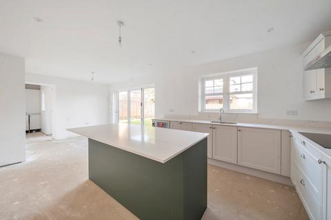 5 bedroom detached house for sale, The Sidings, Henlow, SG16