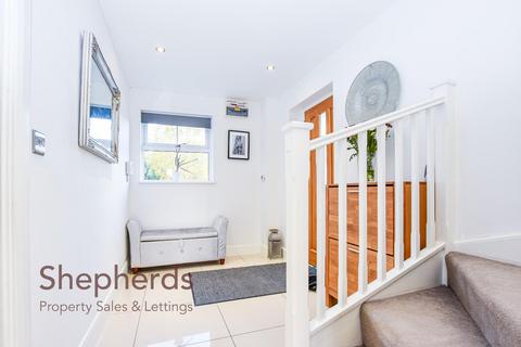 5 Picardy Close, Hoddesdon, EN11 0FA