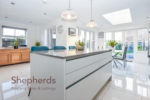 5 Picardy Close, Hoddesdon, EN11 0FA
