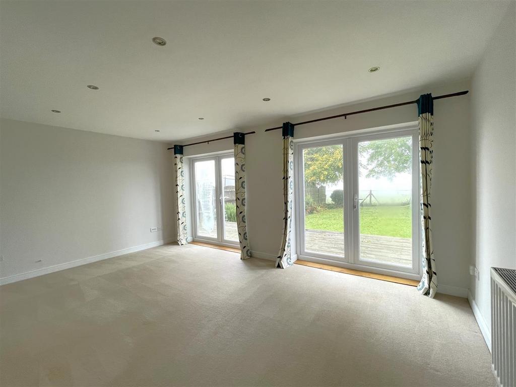 Sitting Room 1.JPG