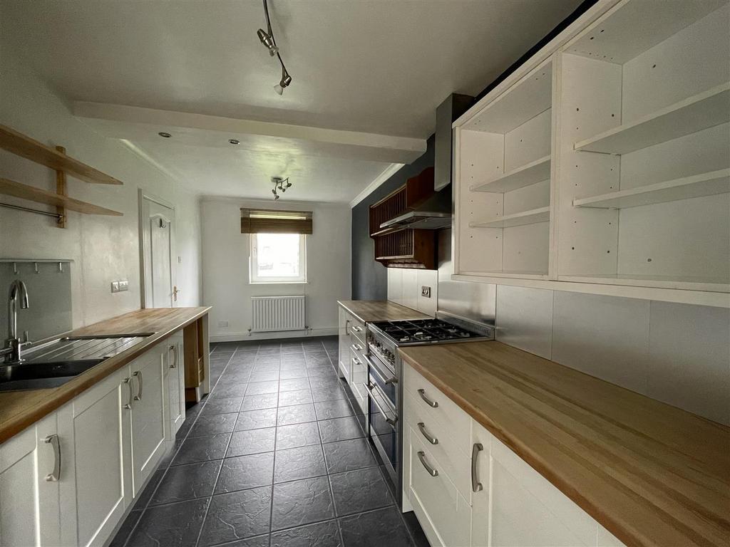 Kitchen 1.JPG