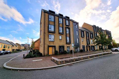 8 Barnfield Way, Newhall, Harlow, CM17 9TN