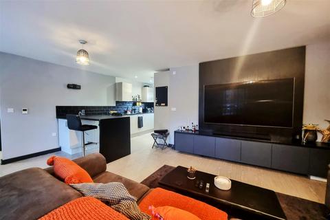 8 Barnfield Way, Newhall, Harlow, CM17 9TN