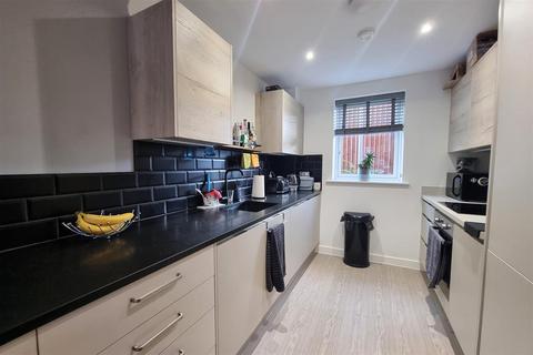 8 Barnfield Way, Newhall, Harlow, CM17 9TN