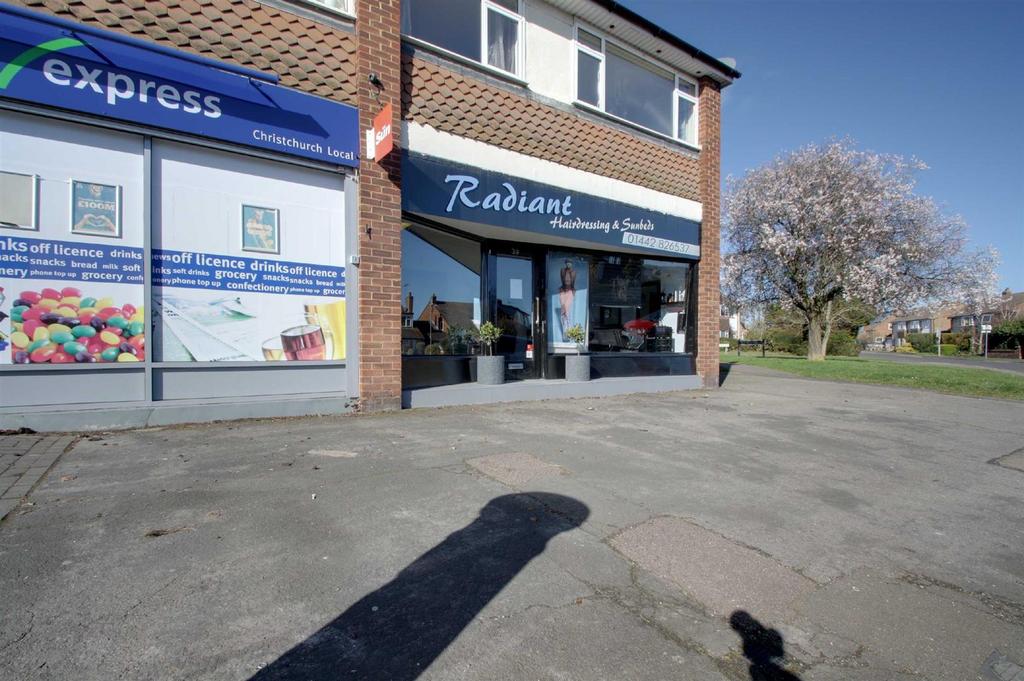 Christchurch Road, Tring Shop £750 pcm (£173 pw)