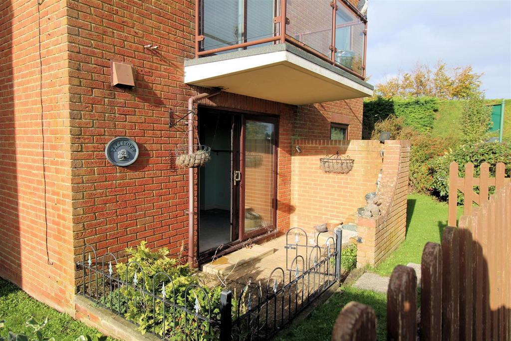 Kings Lynn Road, Hunstanton 2 bed flat for sale £165,000