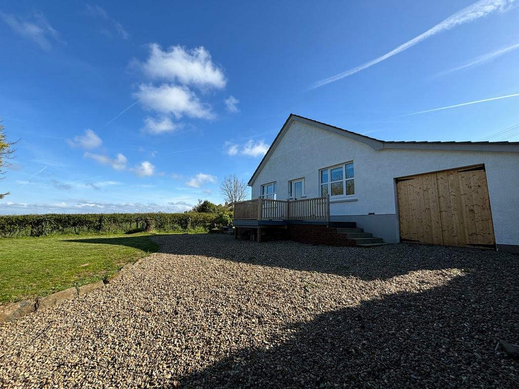 Beulah, Newcastle Emlyn, SA38 3 bed detached bungalow for sale £315,000