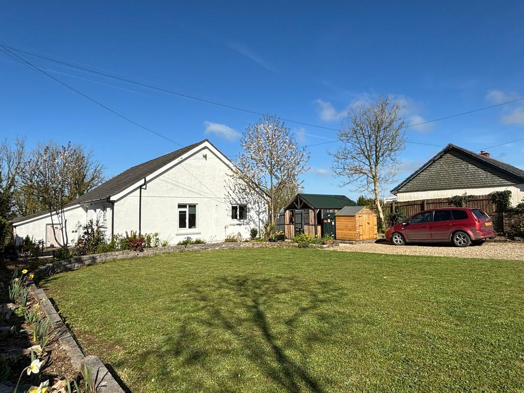 Beulah, Newcastle Emlyn, SA38 3 bed detached bungalow for sale £315,000