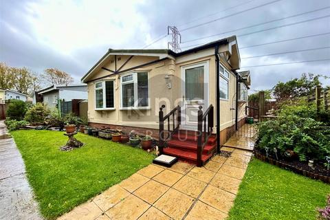 2 bedroom mobile home for sale, Breach Barns Lane, Waltham Abbey