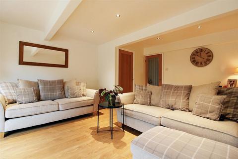 3 bedroom semi-detached house for sale - Woodlands Close, Denby Dale, Huddersfield, HD8 8RH