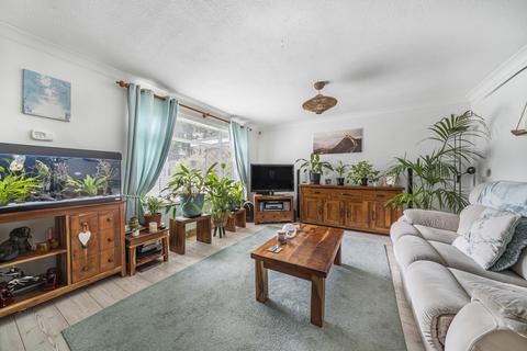 18 Clearsprings, Lightwater, GU18 5YL